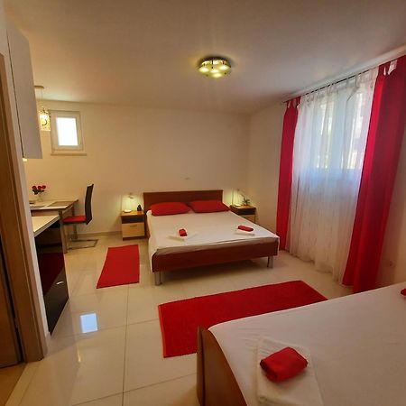 Apartments Ivan Макарска Екстериор снимка
